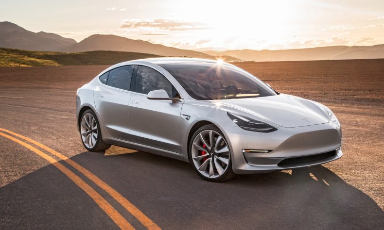 特斯拉Model 3官圖公布: 配15英寸大號iPad插圖1