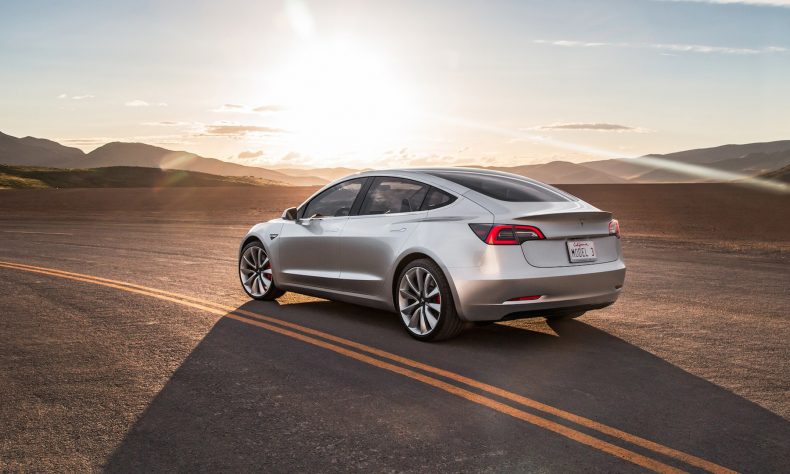 特斯拉Model 3官圖公布: 配15英寸大號iPad插圖2