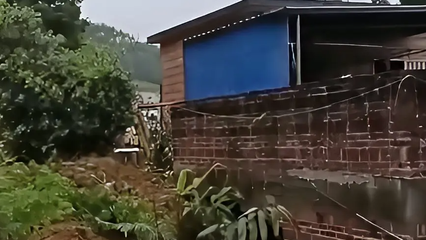 廣東肇慶強降雨致一家三口遇難插圖 廣東肇慶強降雨致一家三口遇難插圖