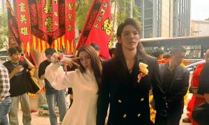 向佐郭碧婷牽手同框撒狗糧，兩人感情不斷升溫縮略圖
