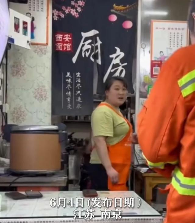 餐館老板酷似減肥前的賈玲插圖 餐館老板酷似減肥前的賈玲插圖