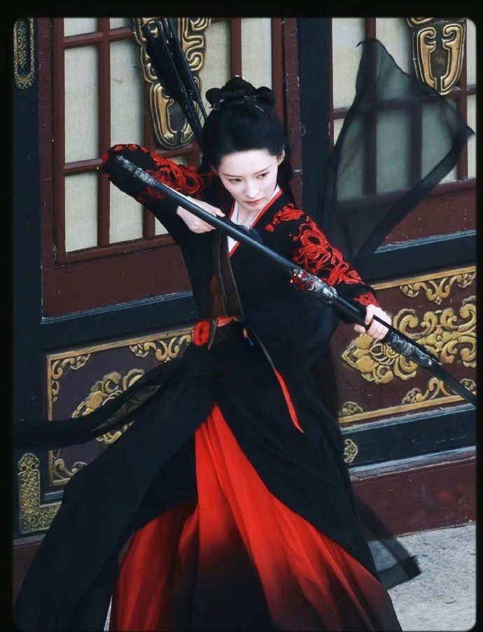 李沁紅衣戰(zhàn)損路透被贊帥氣插圖 李沁紅衣戰(zhàn)損路透被贊帥氣插圖