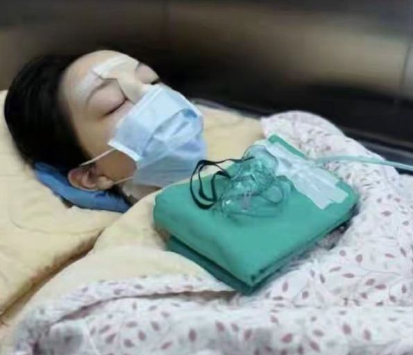 王菲女兒曬唇腭裂手術照插圖 王菲女兒曬唇腭裂手術照插圖