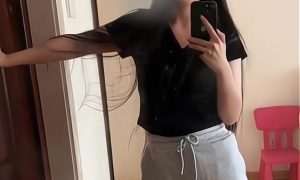 25歲女網紅在前夫家樓下喝藥身亡縮略圖