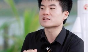 董宇輝在與輝同行由執(zhí)行董事改任董事縮略圖