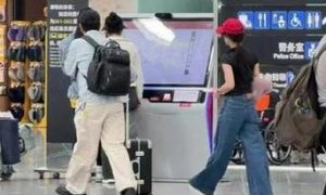 機場偶遇黃圣依楊子 網友：沒離婚啊？縮略圖