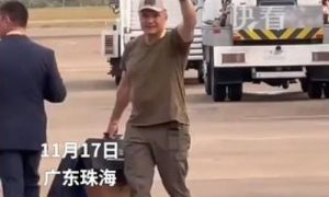 俄傳奇飛行員在廣州掃貨縮略圖