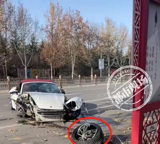 河南一保時捷發生車禍：車身分離插圖